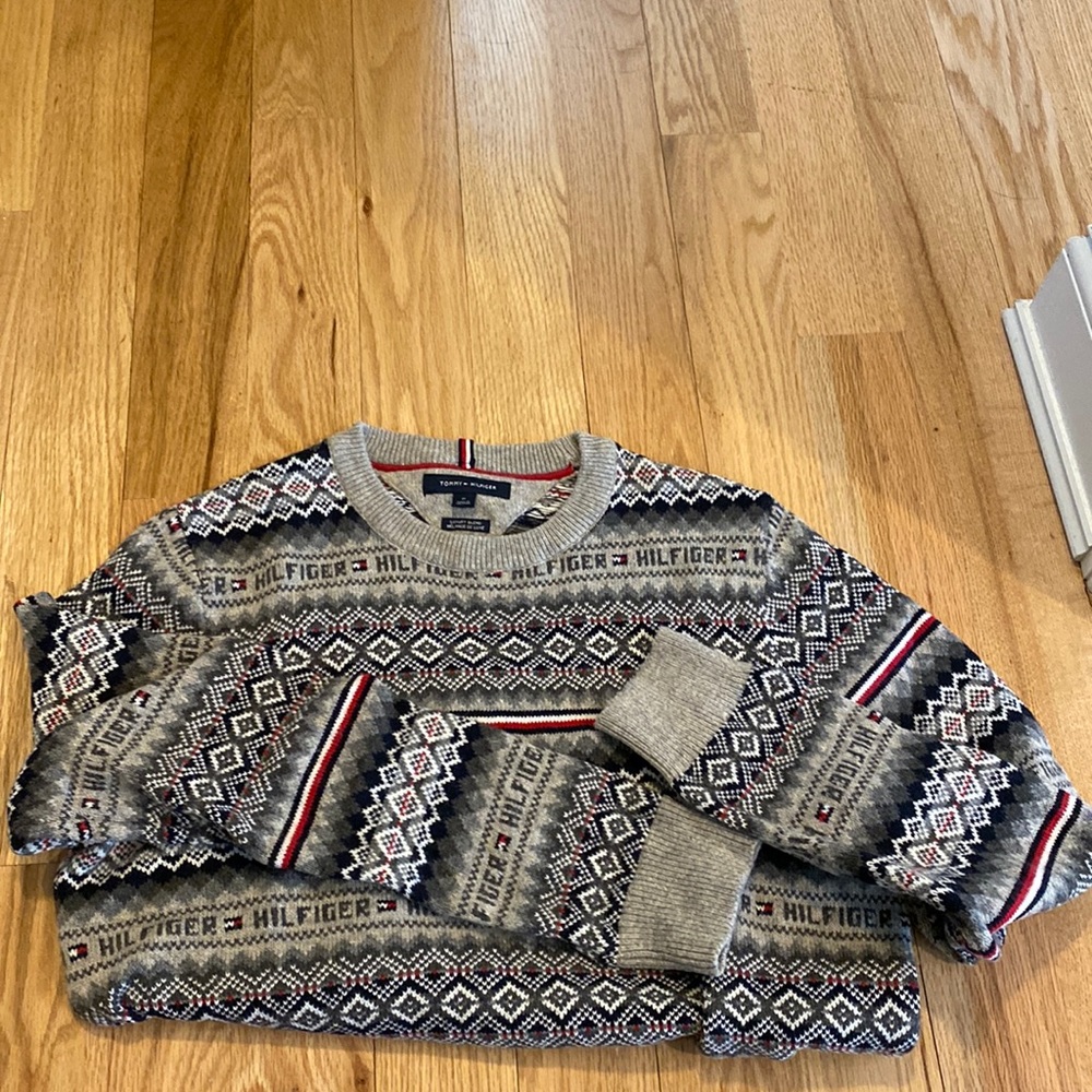 NWOT Tommy Hilfiger Sweater